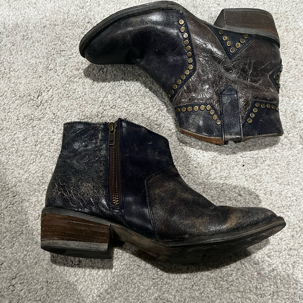 Circle G Black Brown Distressed Leather Studded Ankle Boots